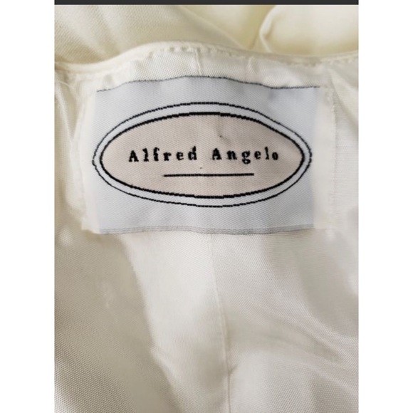 💍Alfred Angelo Strapless Wedding Dress 👰 - Picture 5 of 6